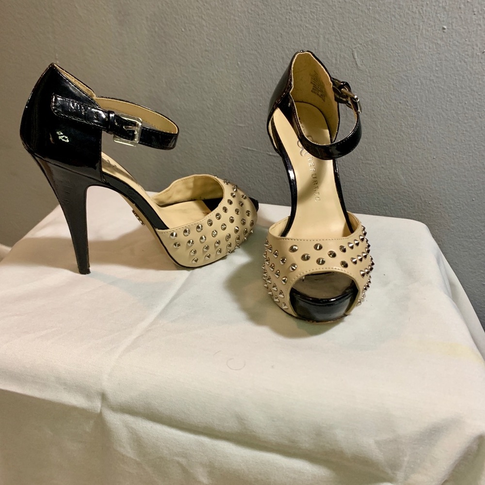 Rock & republic open toed ankle strapped heels